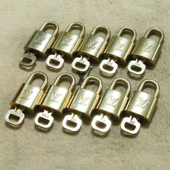 Louis Vuitton Accessories - AUTHENTICITY GUARANTEED LOUIS VUITTON LV 10 SET PADLOCK KEY BAG